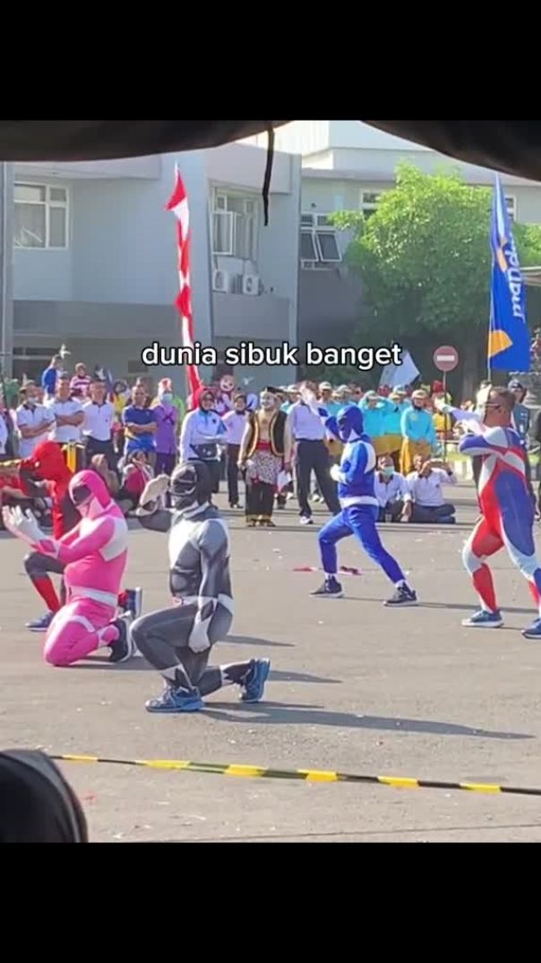 ⁣Dunia sangat sibuk